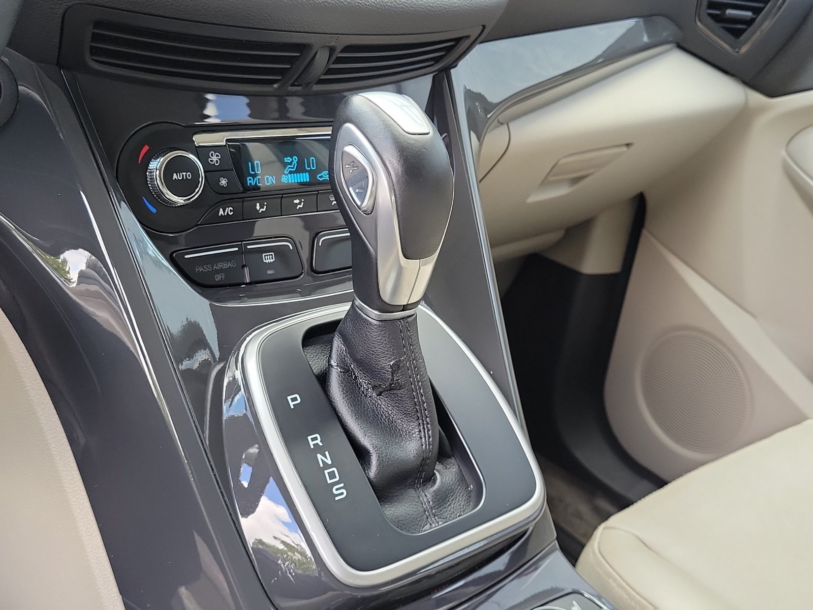 Used 2014 Ford Escape Titanium FWD image 27