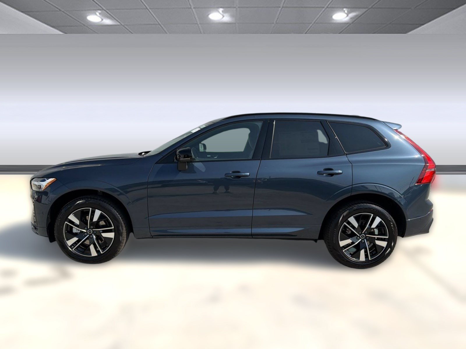 New 2026 Volvo XC60 B5 Plus w/ Climate Package AWD/4WD image 2