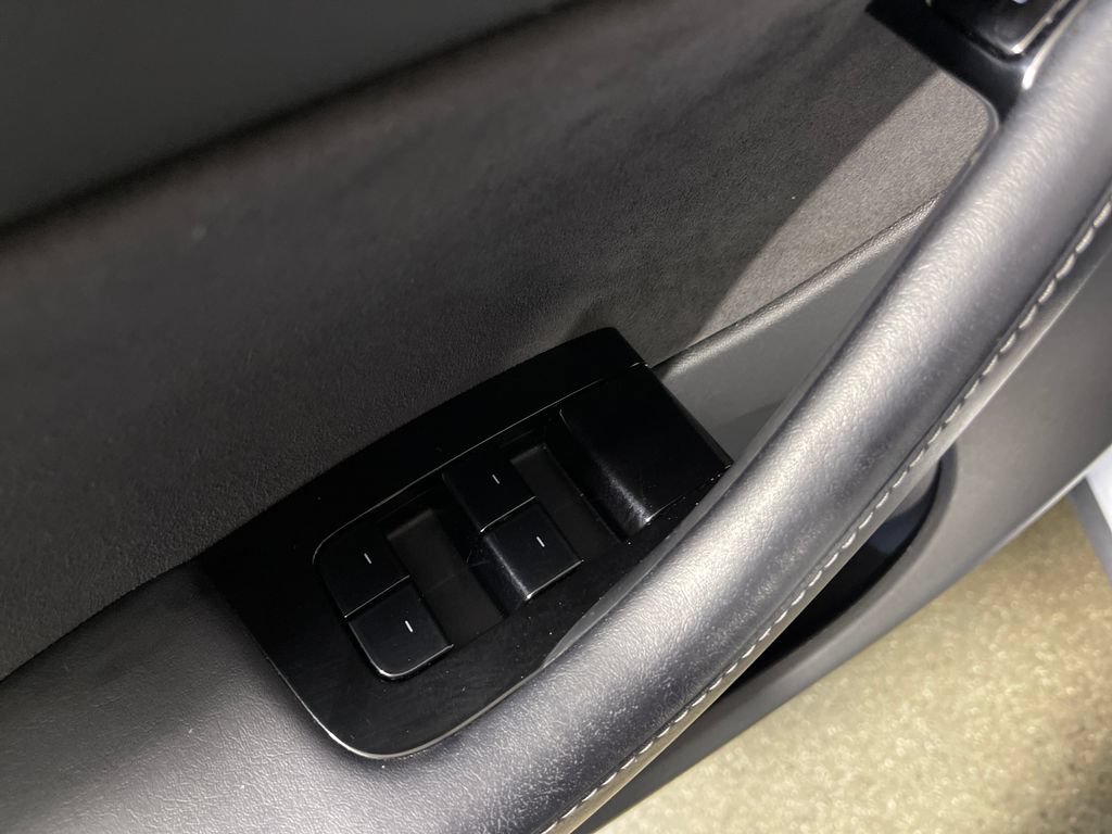 Used 2020 Tesla Model Y Performance AWD/4WD image 18
