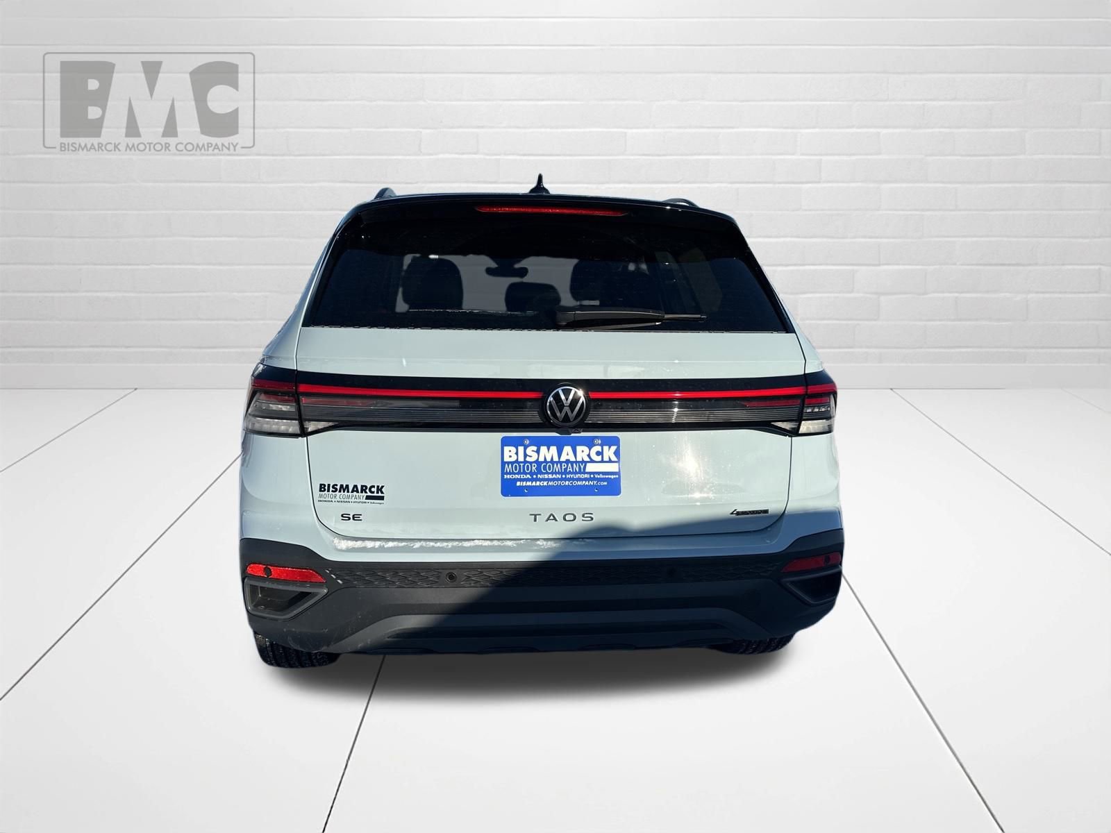 New 2026 Volkswagen Taos SE image 12