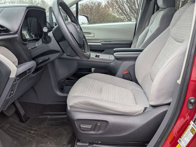 Used 2022 Toyota Sienna LE w/ LE Plus Package image 13