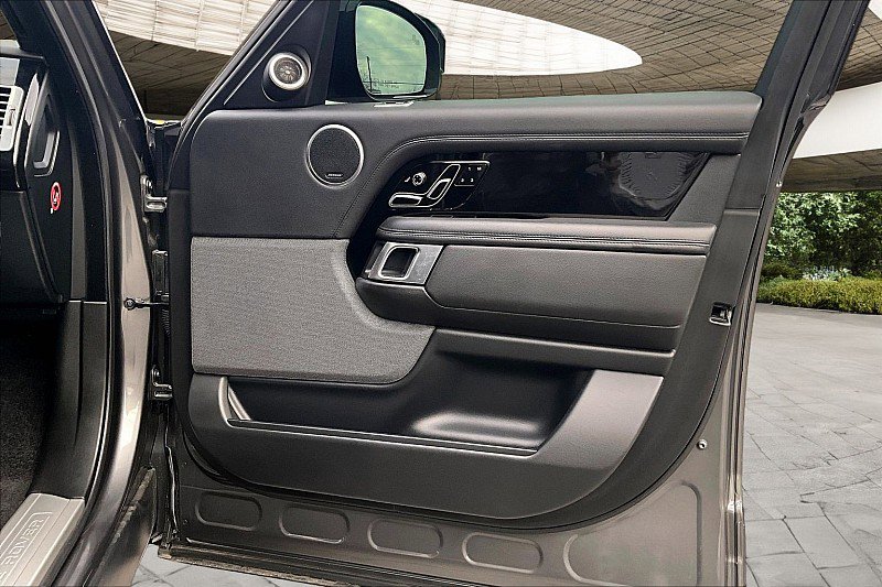 Used 2018 Land Rover Range Rover image 18