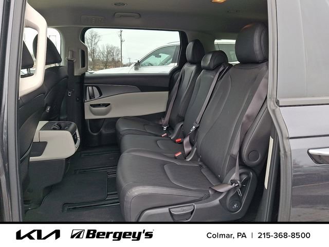 Used 2023 Kia Carnival LX image 12