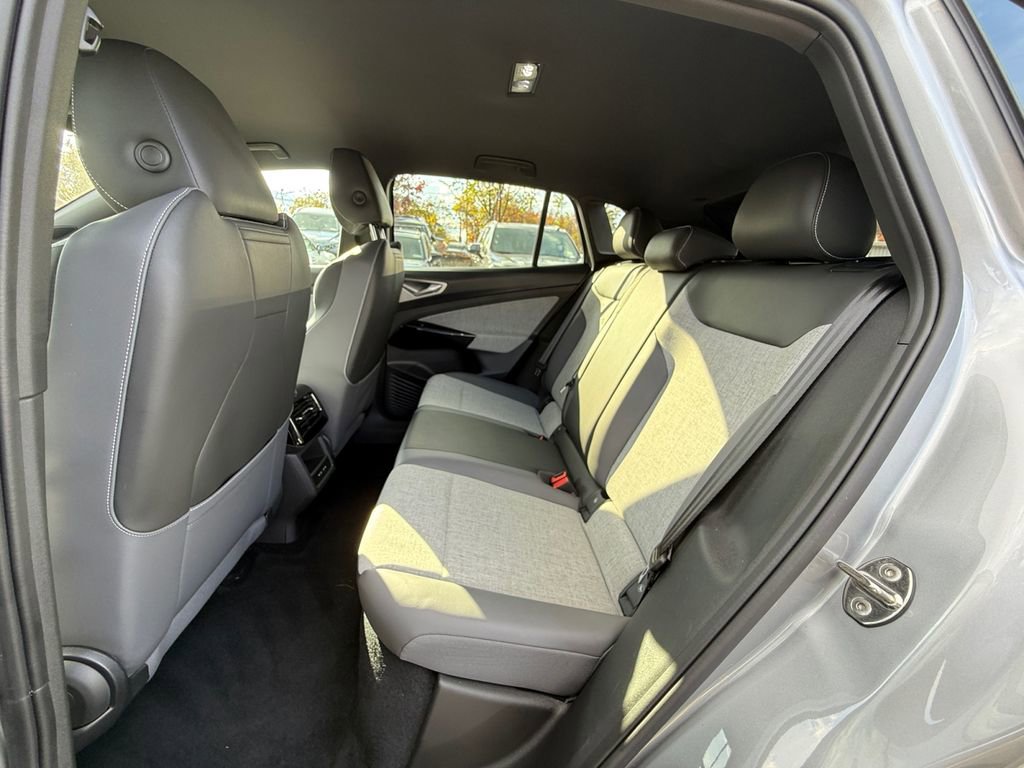 Used 2023 Volkswagen ID.4 Pro image 17