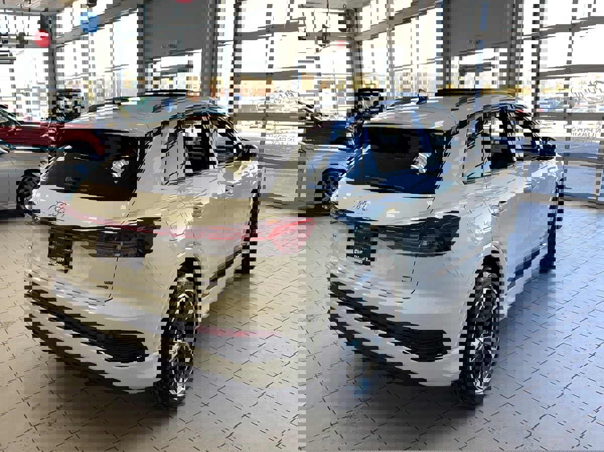 Used 2024 Audi Q4 e-tron Premium Plus w/ Premium Plus image 5