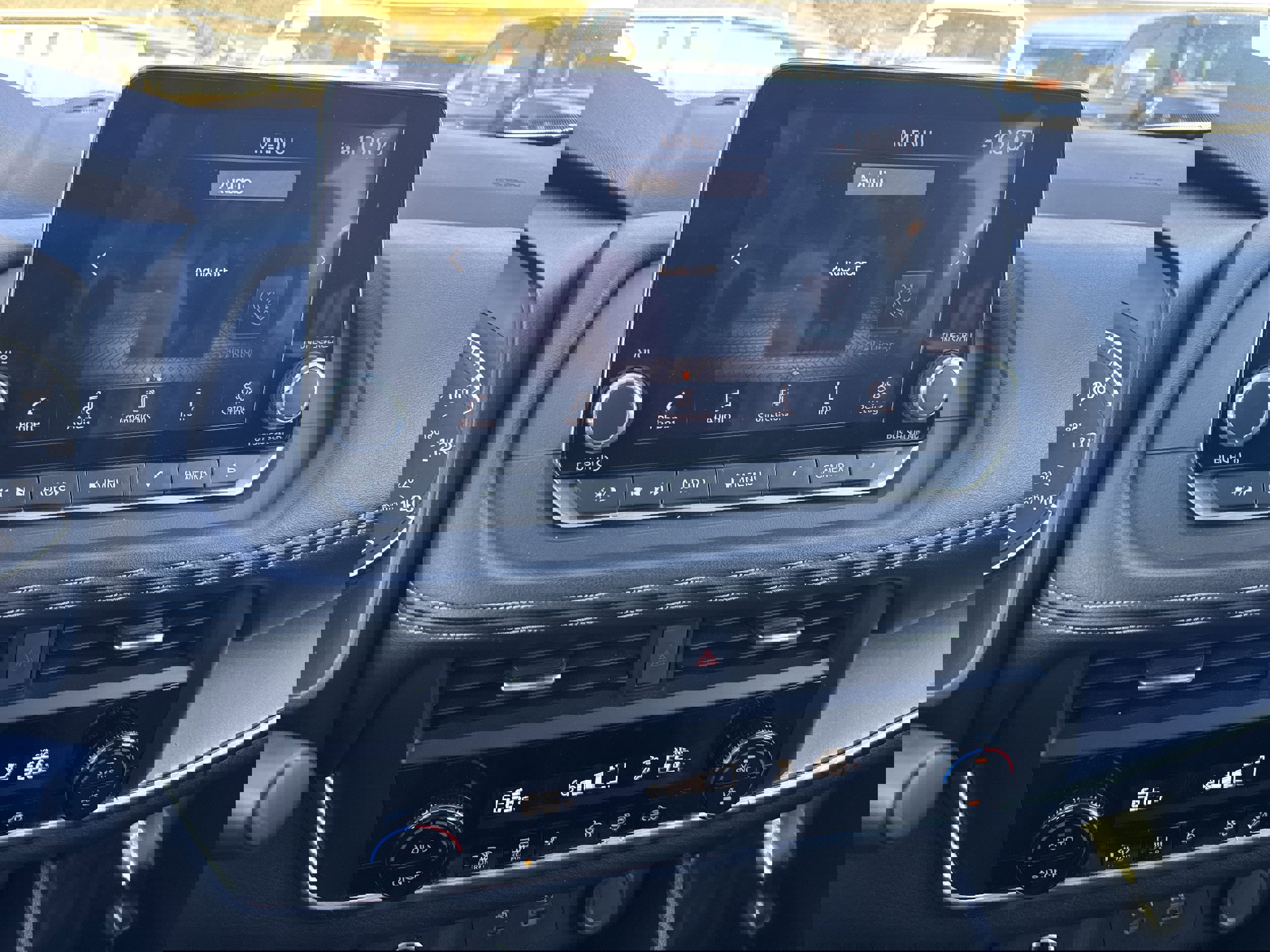 Used 2023 Nissan Rogue SV image 11