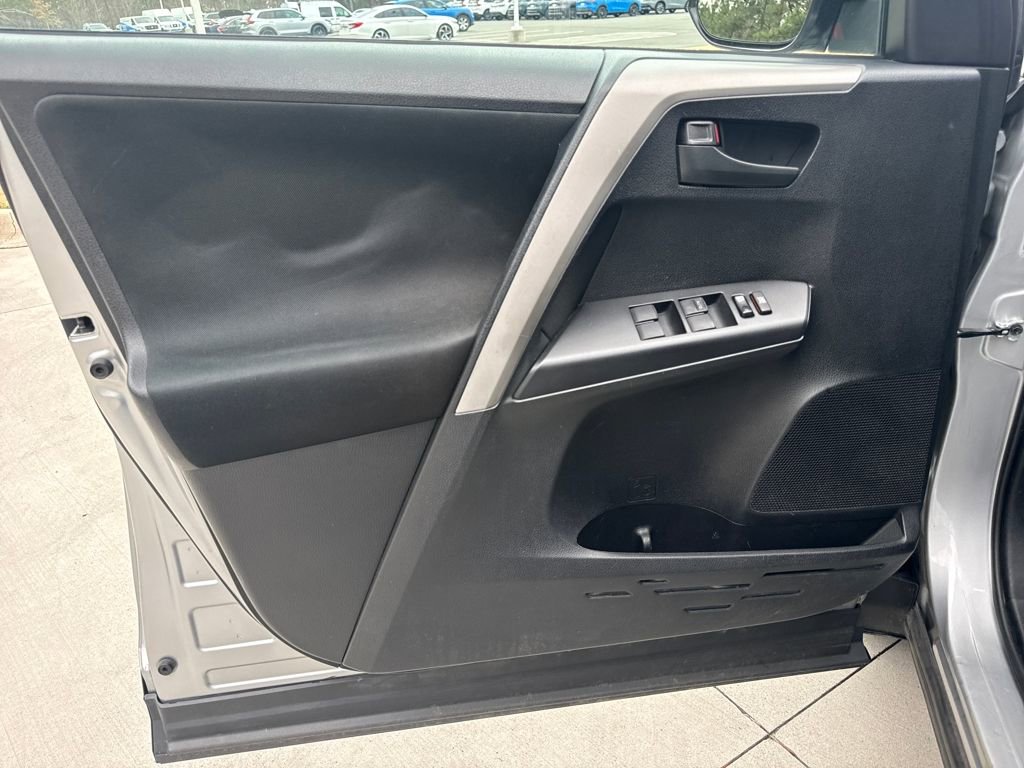 Used 2016 Toyota RAV4 LE image 25