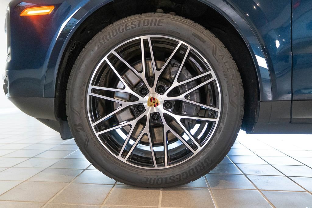 Certified 2024 Porsche Cayenne AWD/4WD image 11