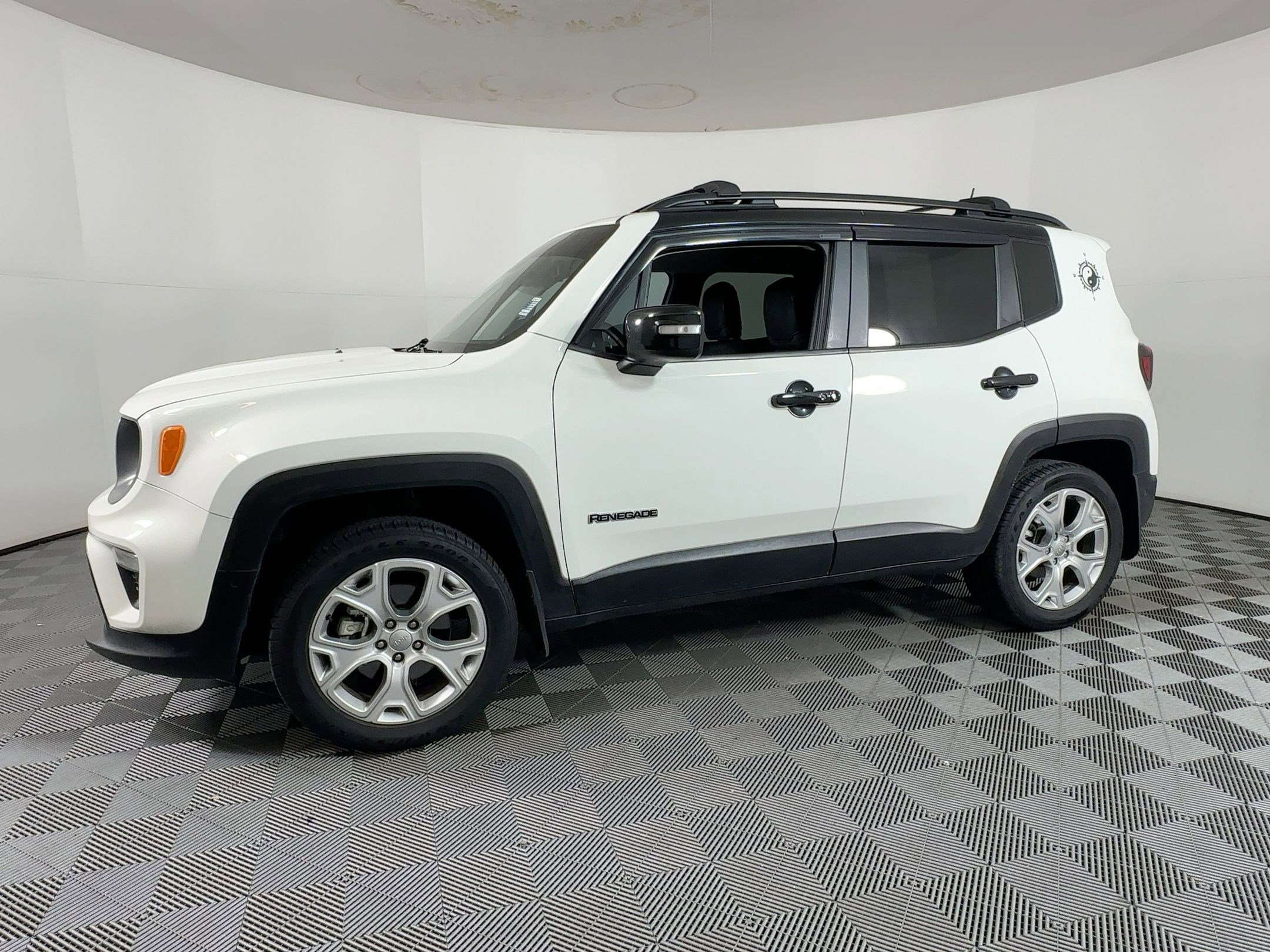 Used 2023 Jeep Renegade Limited w/ Limited Elite Group image 18