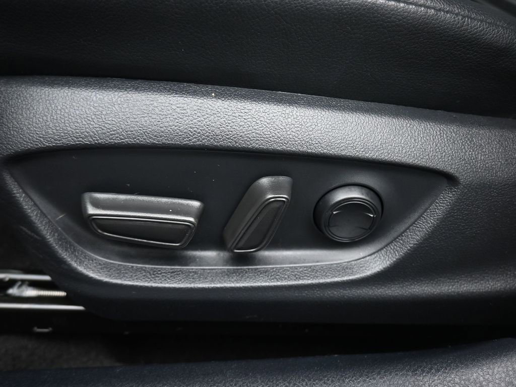 Used 2023 Toyota Camry SE image 12