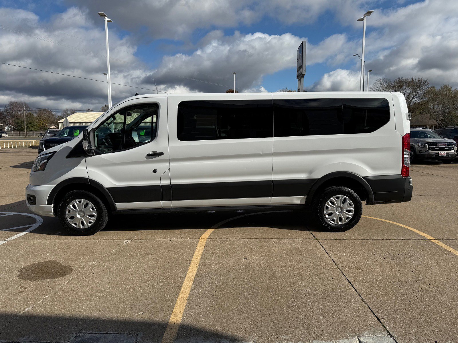 Used 2023 Ford Transit 350 XLT image 5
