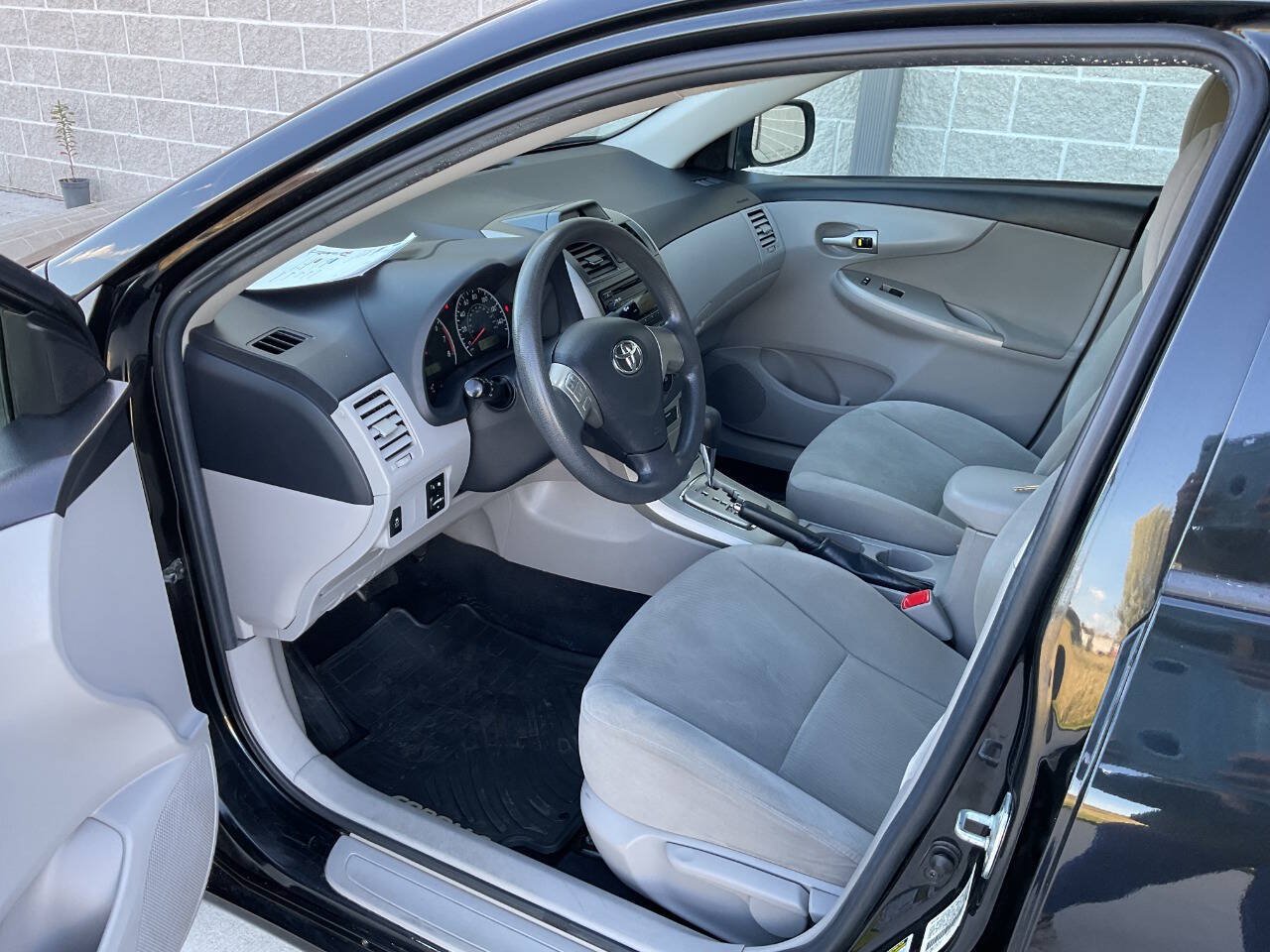 Used 2012 Toyota Corolla LE FWD image 14