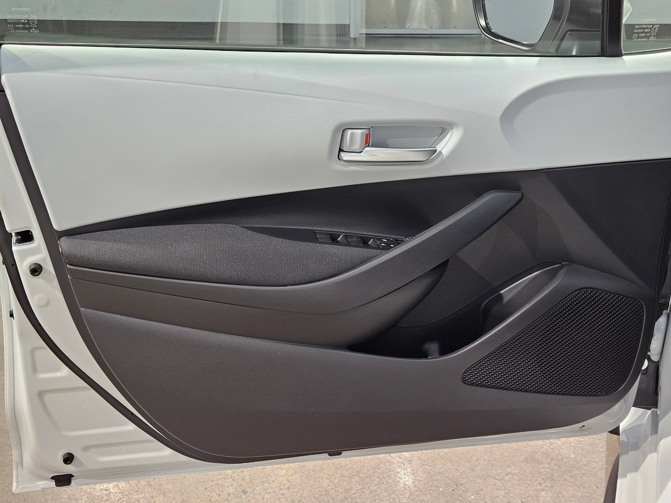 New 2026 Toyota Corolla SE FWD image 11