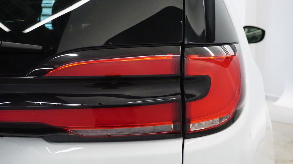 Used 2024 Chrysler Pacifica Limited FWD image 14