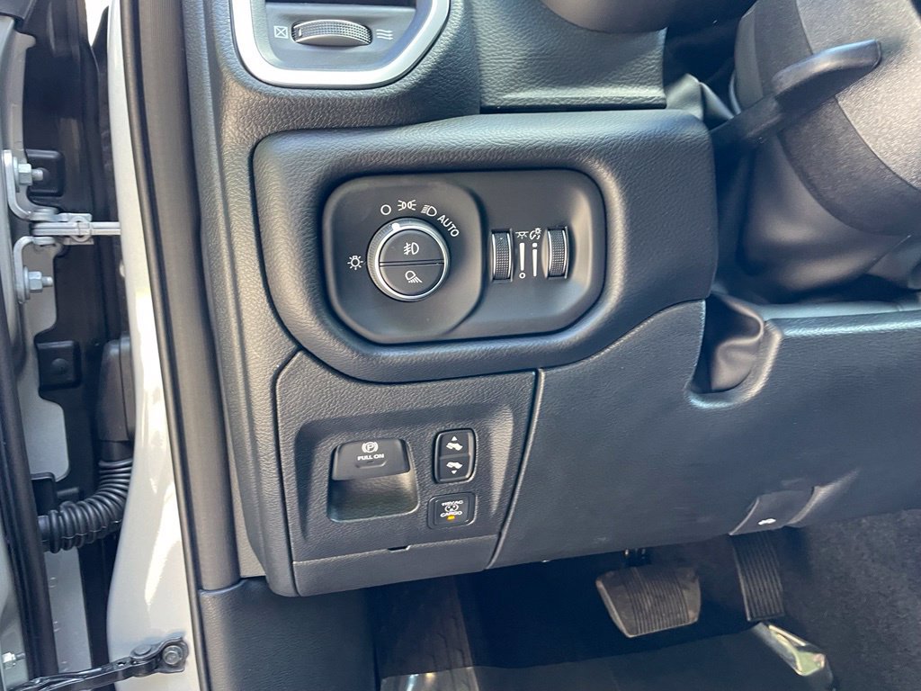 New 2027 RAM 1500 4x4 Crew Cab image 9
