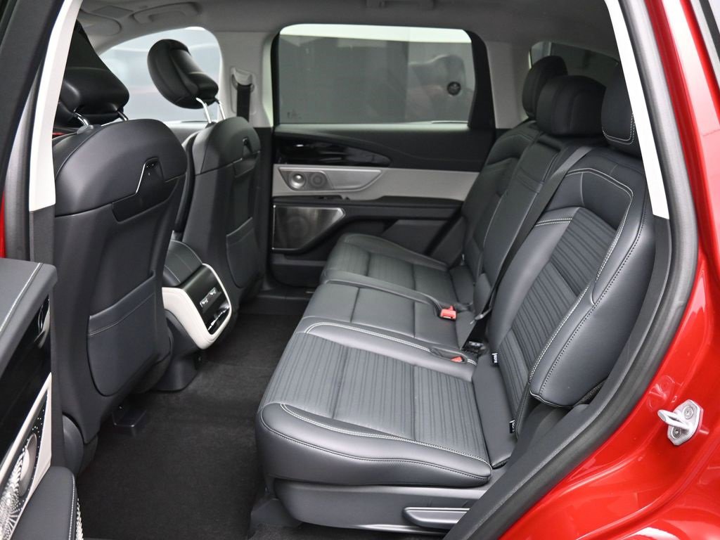 Used 2025 Lincoln Nautilus Reserve image 24