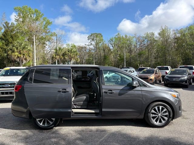 Used 2017 Kia Sedona SX image 24