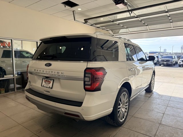 Used 2023 Ford Expedition Platinum image 4