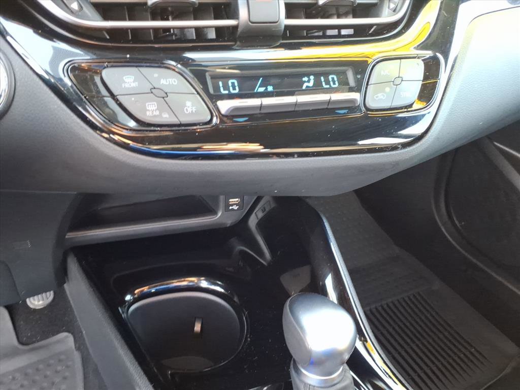 Used 2022 Toyota C-HR XLE image 32