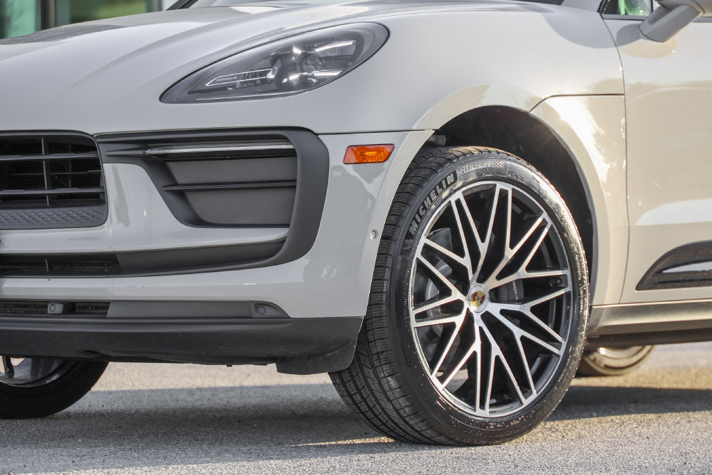 Certified 2023 Porsche Macan Turbo AWD/4WD image 9