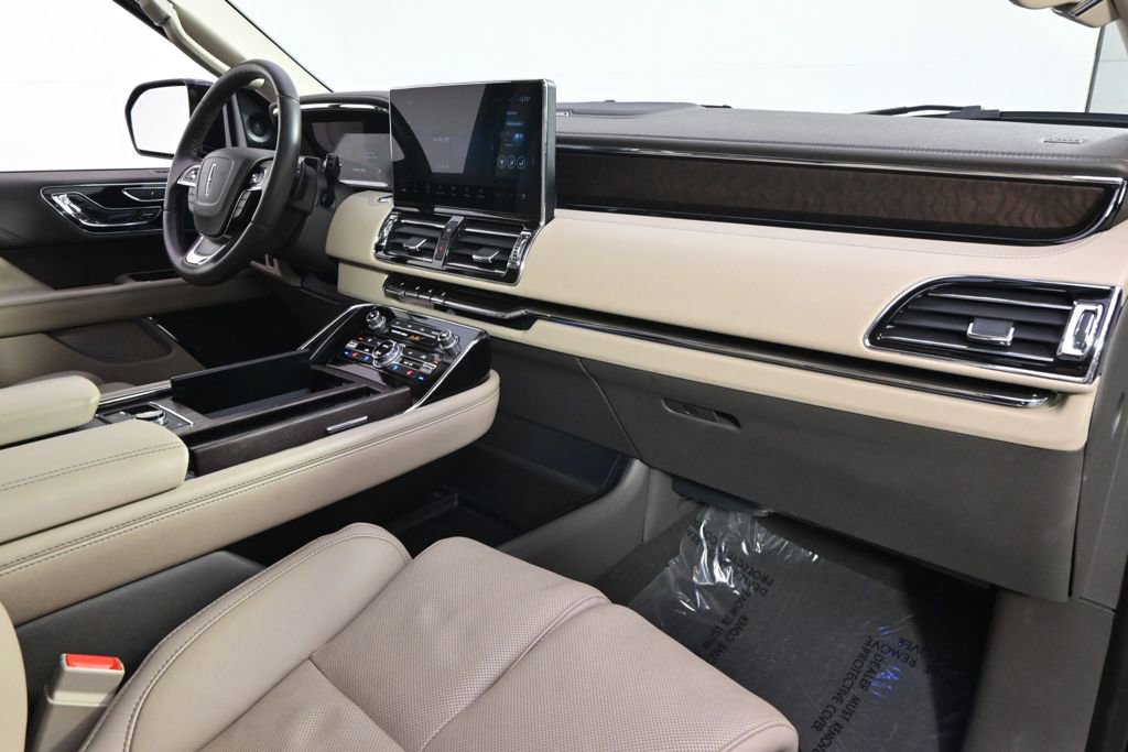 Certified 2023 Lincoln Navigator Reserve w/ Monochromatic Package image 15