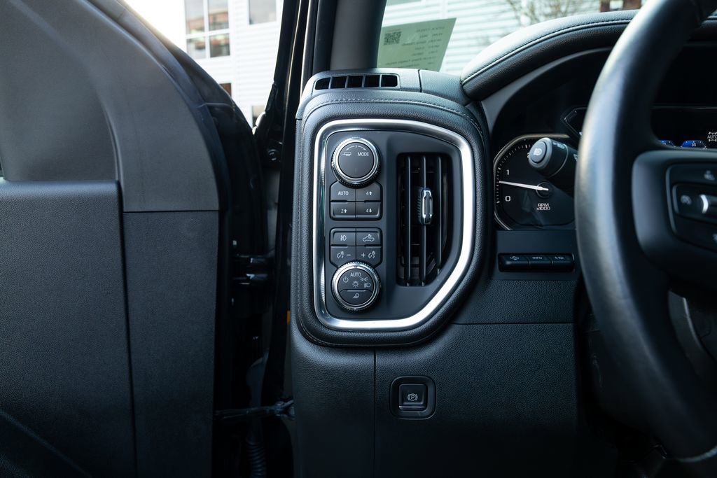 Used 2022 GMC Sierra 2500 Denali w/ Denali Black Diamond Edition image 16