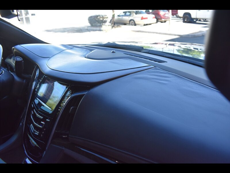 Used 2017 Cadillac Escalade Platinum AWD/4WD image 40