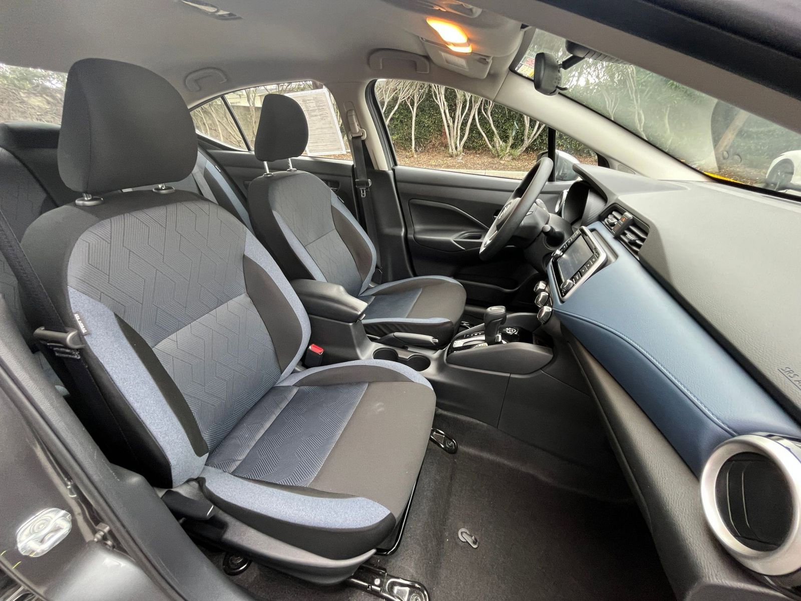 Used 2025 Nissan Versa SV image 34