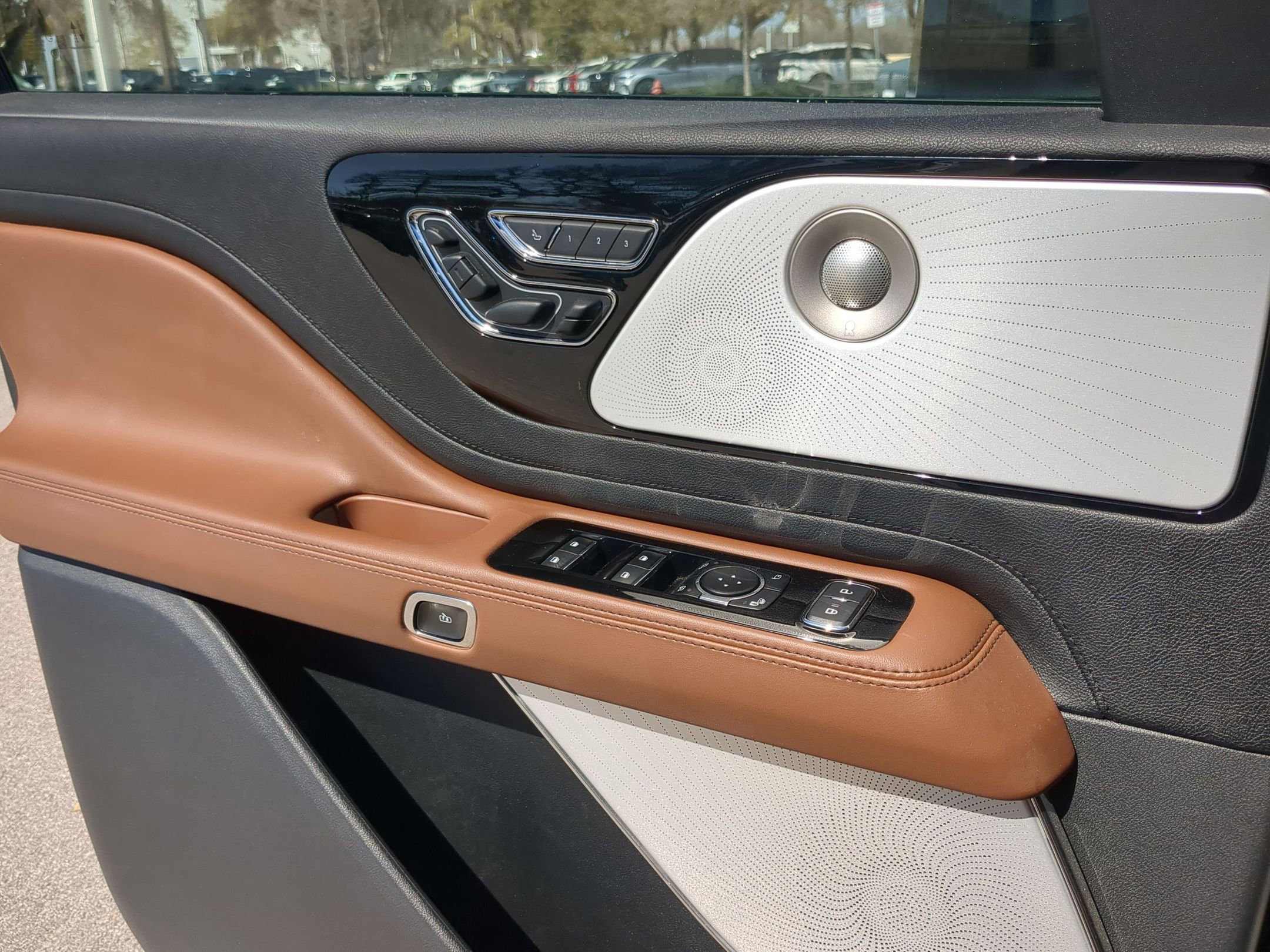 Used 2023 Lincoln Aviator Reserve w/ Equipment Group 201A image 12