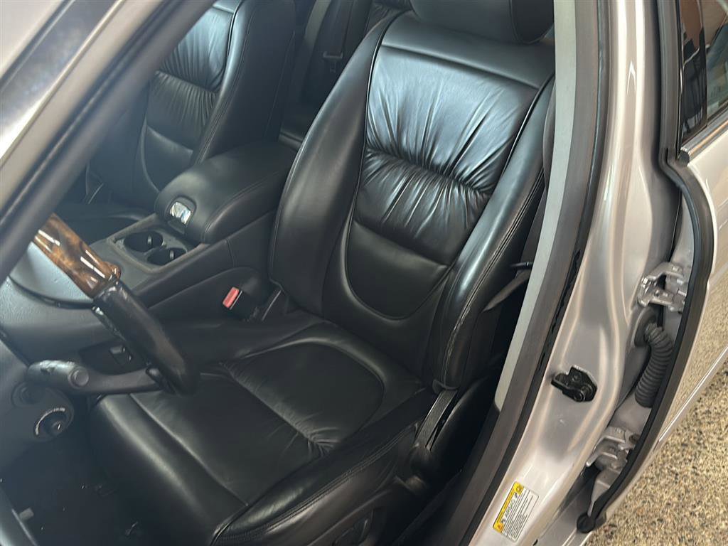 Used 2004 Jaguar XJ8 image 15