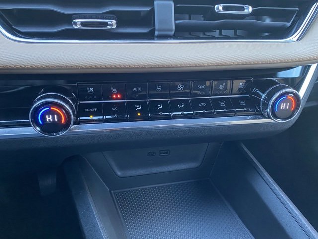 Used 2025 Chevrolet Equinox ACTIV w/ Safety and Technology Package image 19