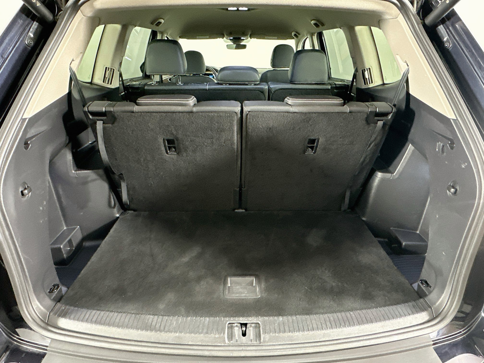 Used 2025 Volkswagen Atlas SE FWD image 30