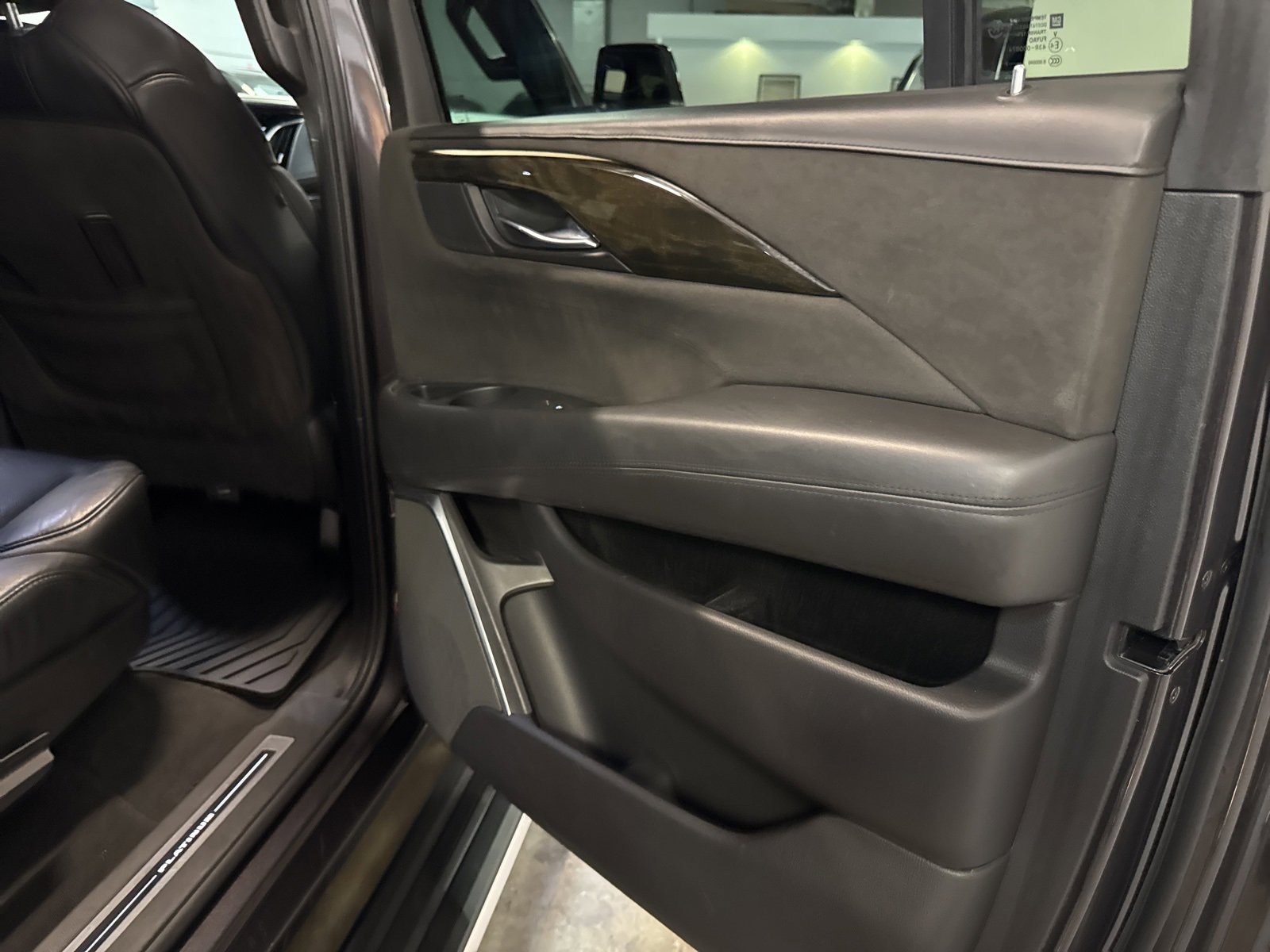 Used 2017 Cadillac Escalade ESV Platinum image 29