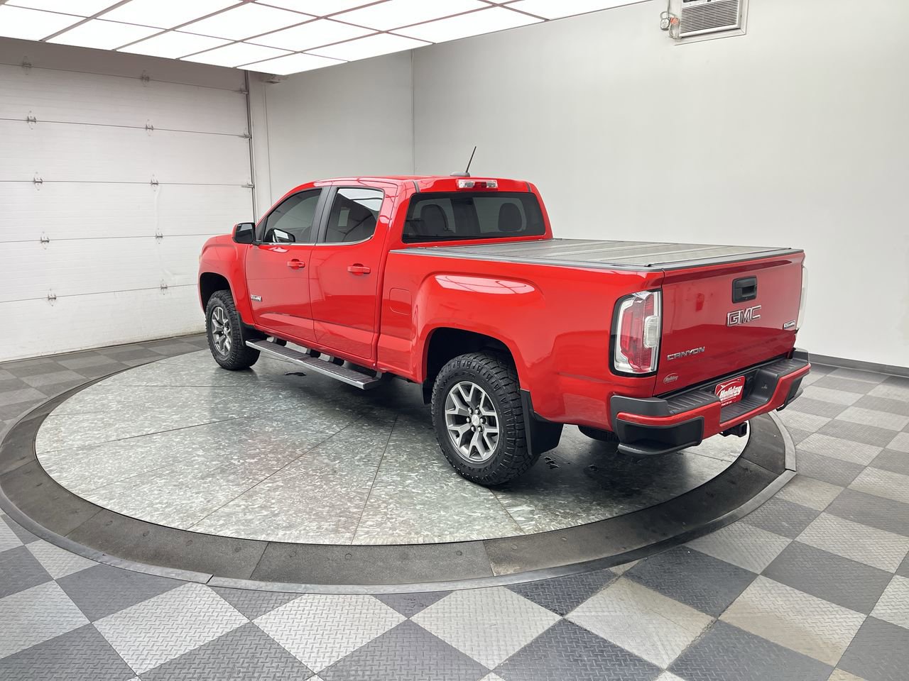 Used 2015 GMC Canyon SLE AWD/4WD image 2