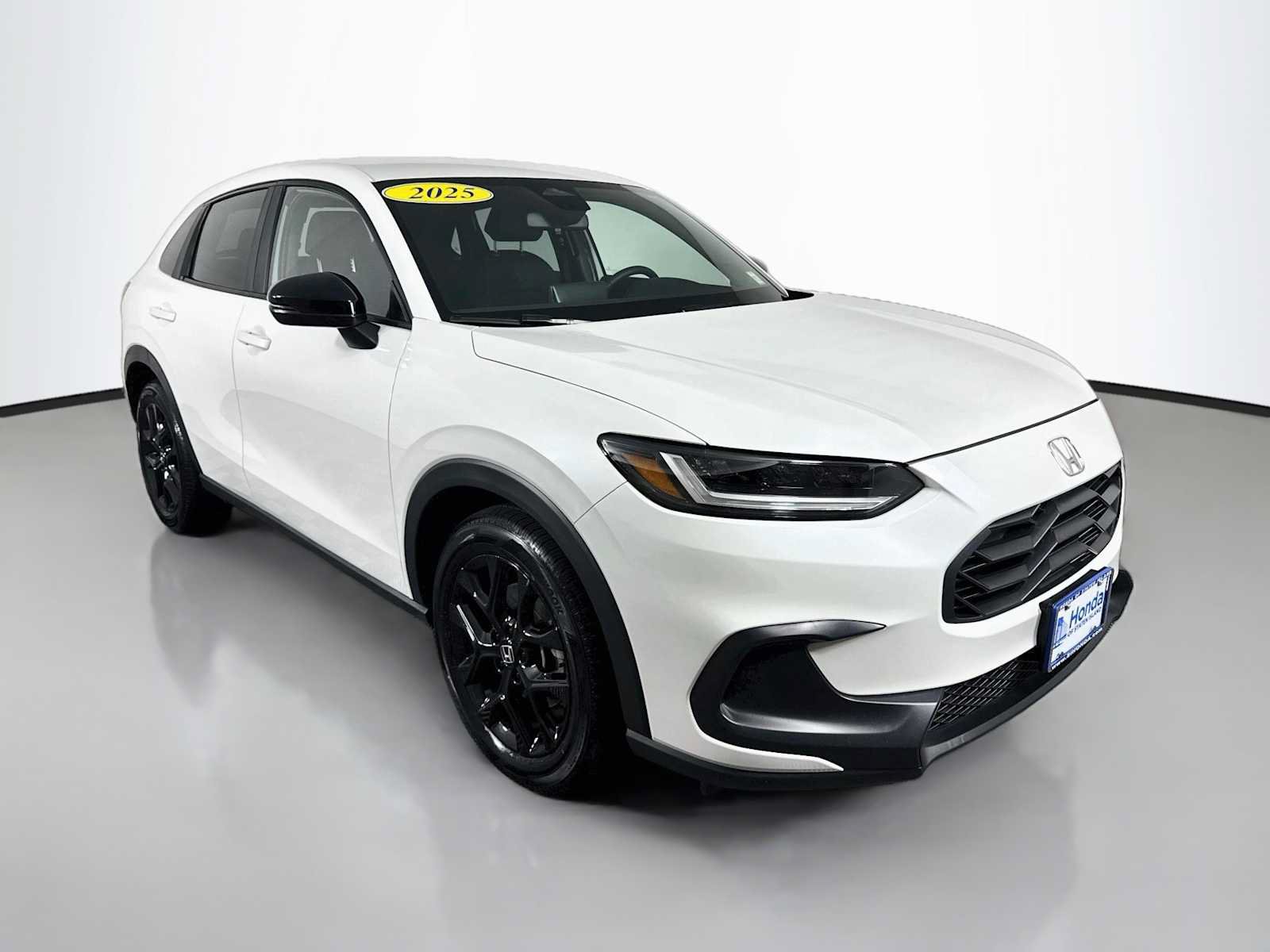 Used 2025 Honda HR-V Sport image 1