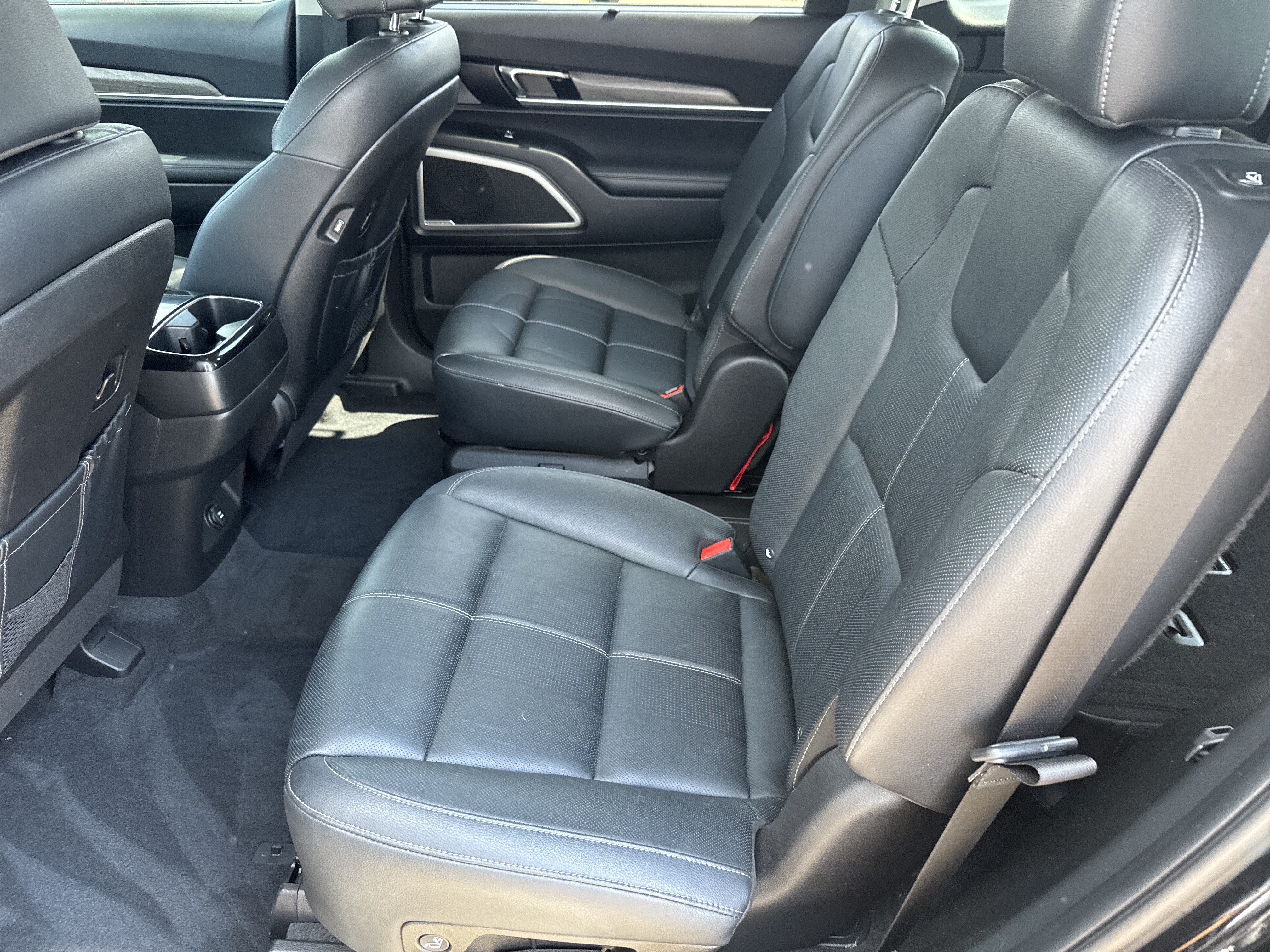 Used 2022 Kia Telluride EX w/ EX Premium Package FWD image 6