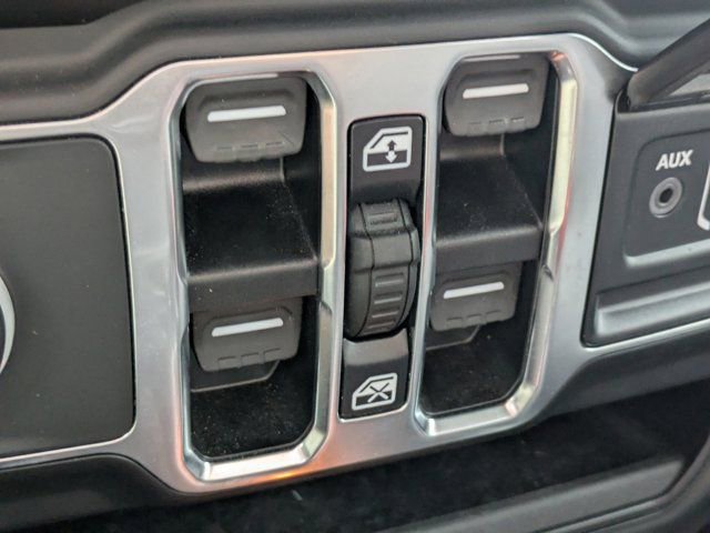 Used 2021 Jeep Gladiator Sport image 19