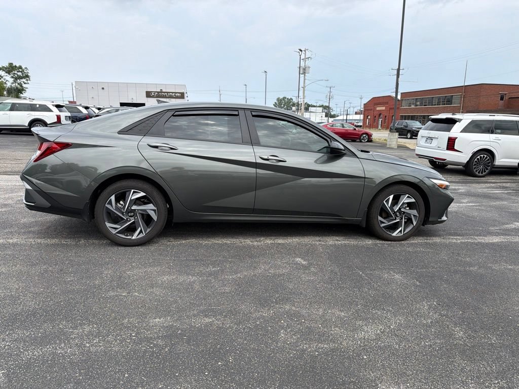 Used 2025 Hyundai Elantra Sport FWD image 8