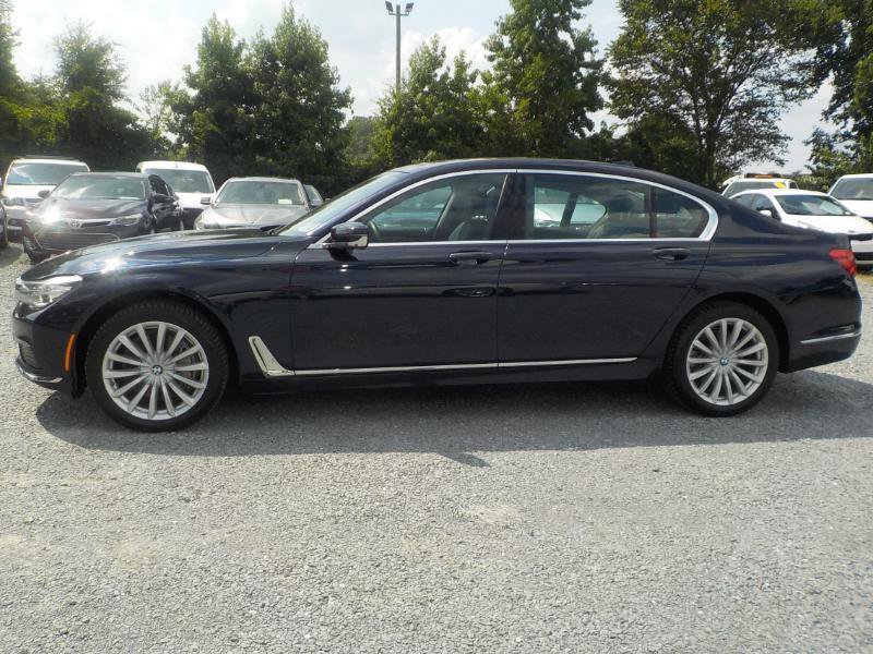 Used 2019 BMW 740i xDrive w/ Executive Package image 2