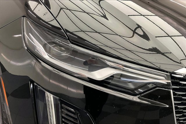 Used 2025 Cadillac XT6 Premium Luxury image 28