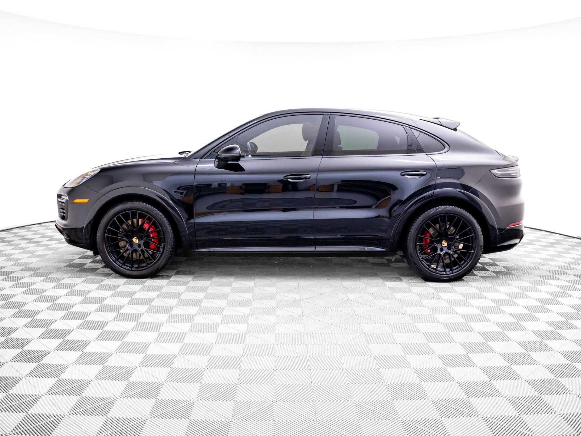 Certified 2023 Porsche Cayenne GTS AWD/4WD image 2