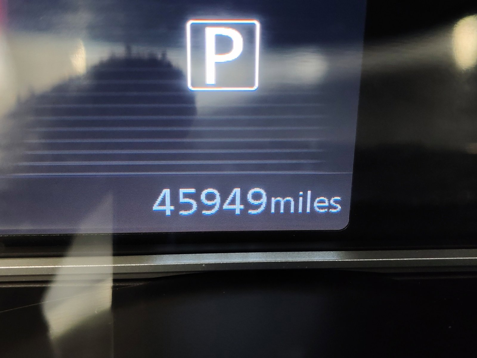 Used 2020 Nissan Versa SV image 2