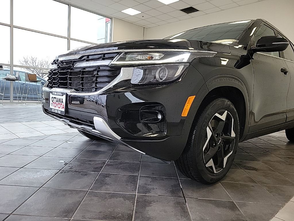 Used 2024 Kia Seltos EX image 16