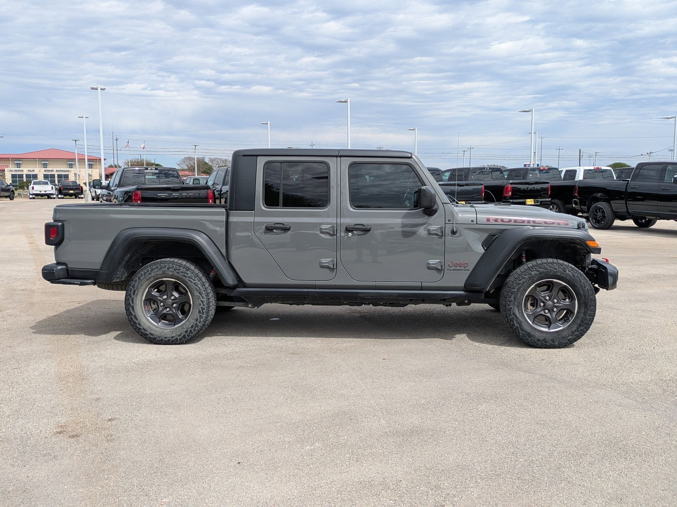 Used 2021 Jeep Gladiator Rubicon image 2