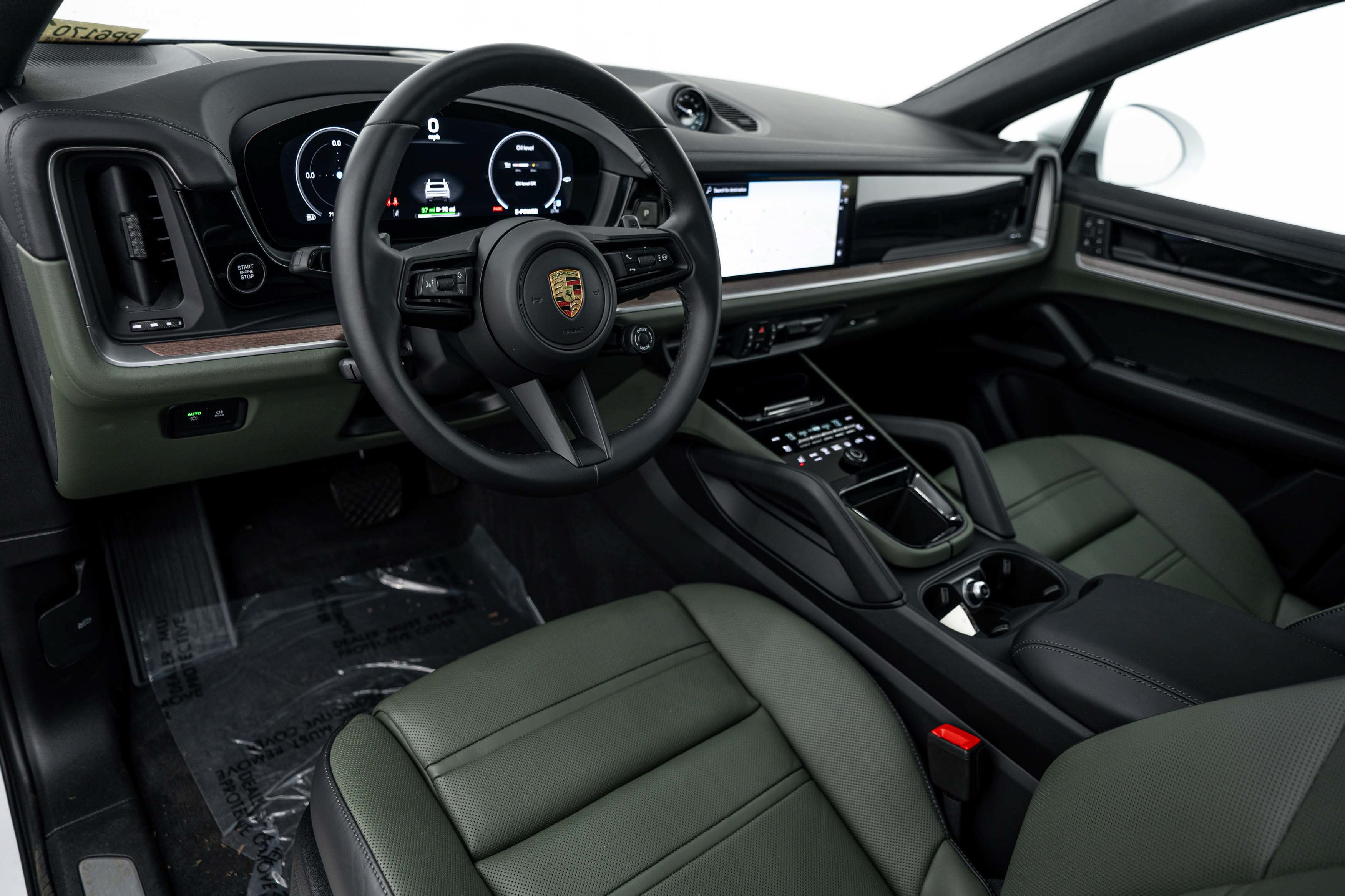 Certified 2025 Porsche Cayenne E-Hybrid Coupe AWD/4WD image 4