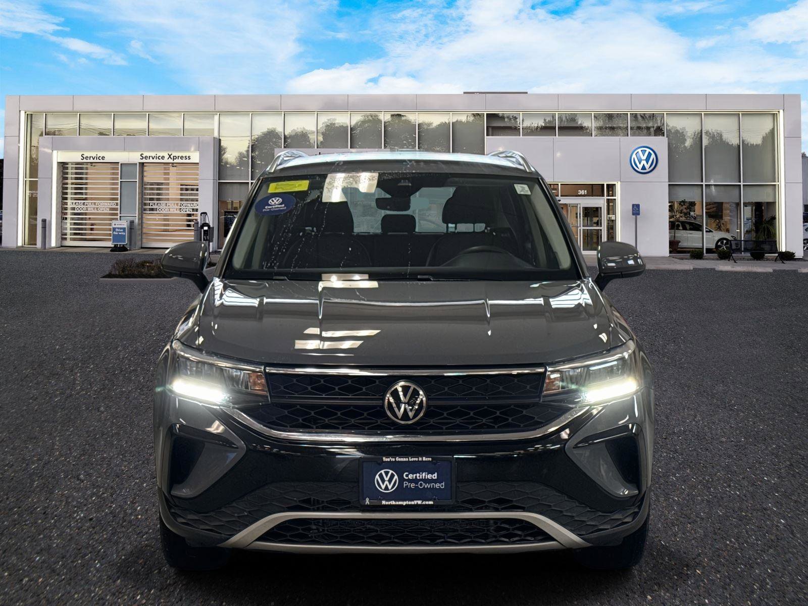 Certified 2022 Volkswagen Taos SE w/ IQ.Drive SE Package image 2