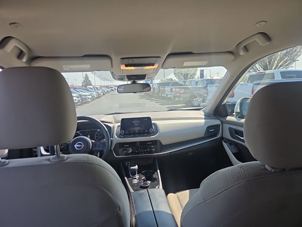 Used 2023 Nissan Rogue SV image 16