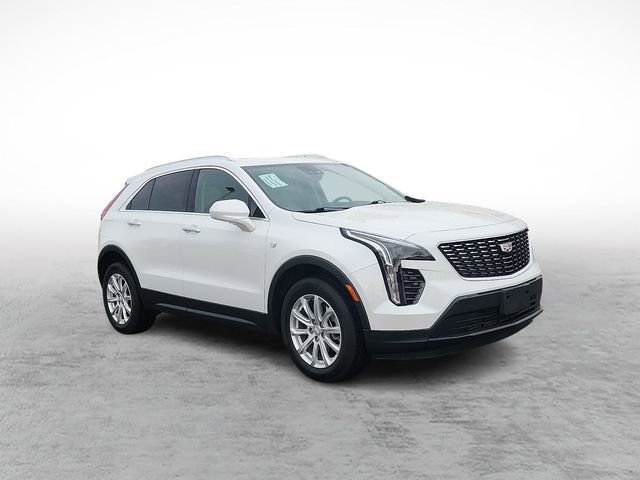 Used 2023 Cadillac XT4 Luxury w/ Cold Weather Package FWD image 3