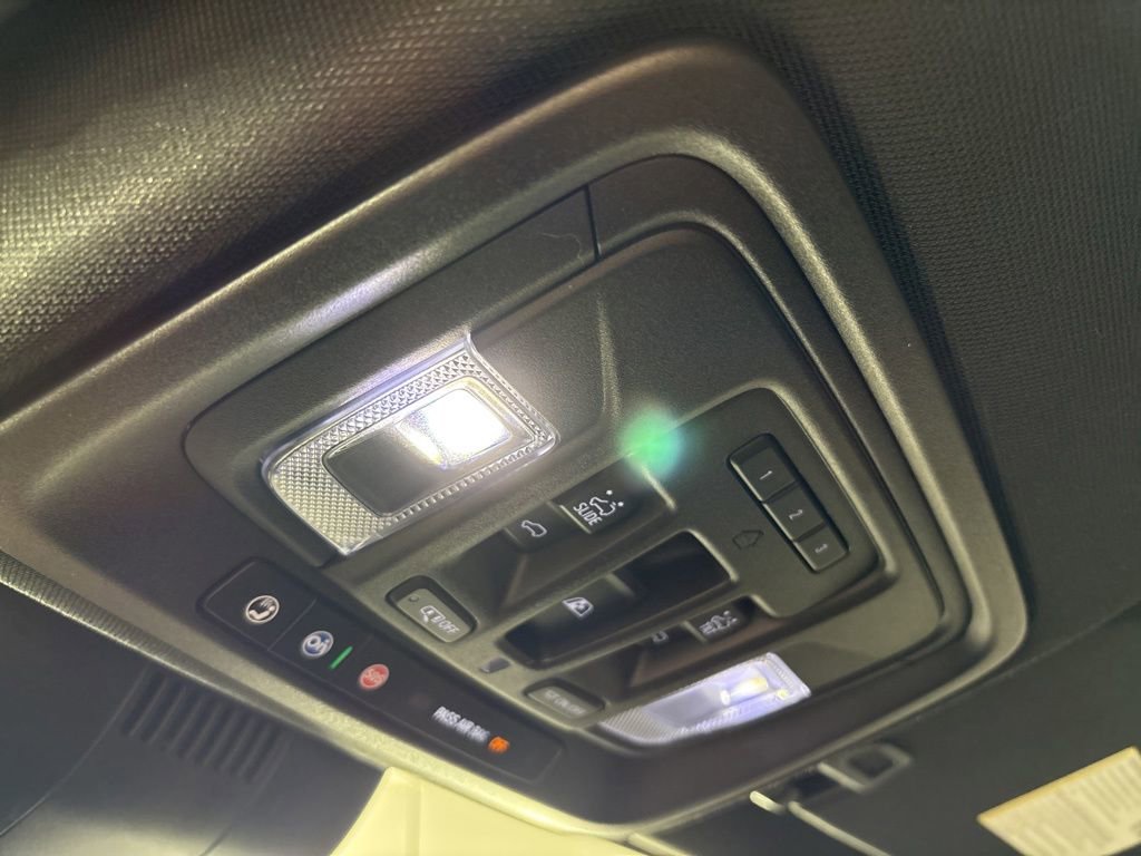 Used 2023 Chevrolet Silverado 1500 High Country w/ High Country Premium Package AWD/4WD image 43