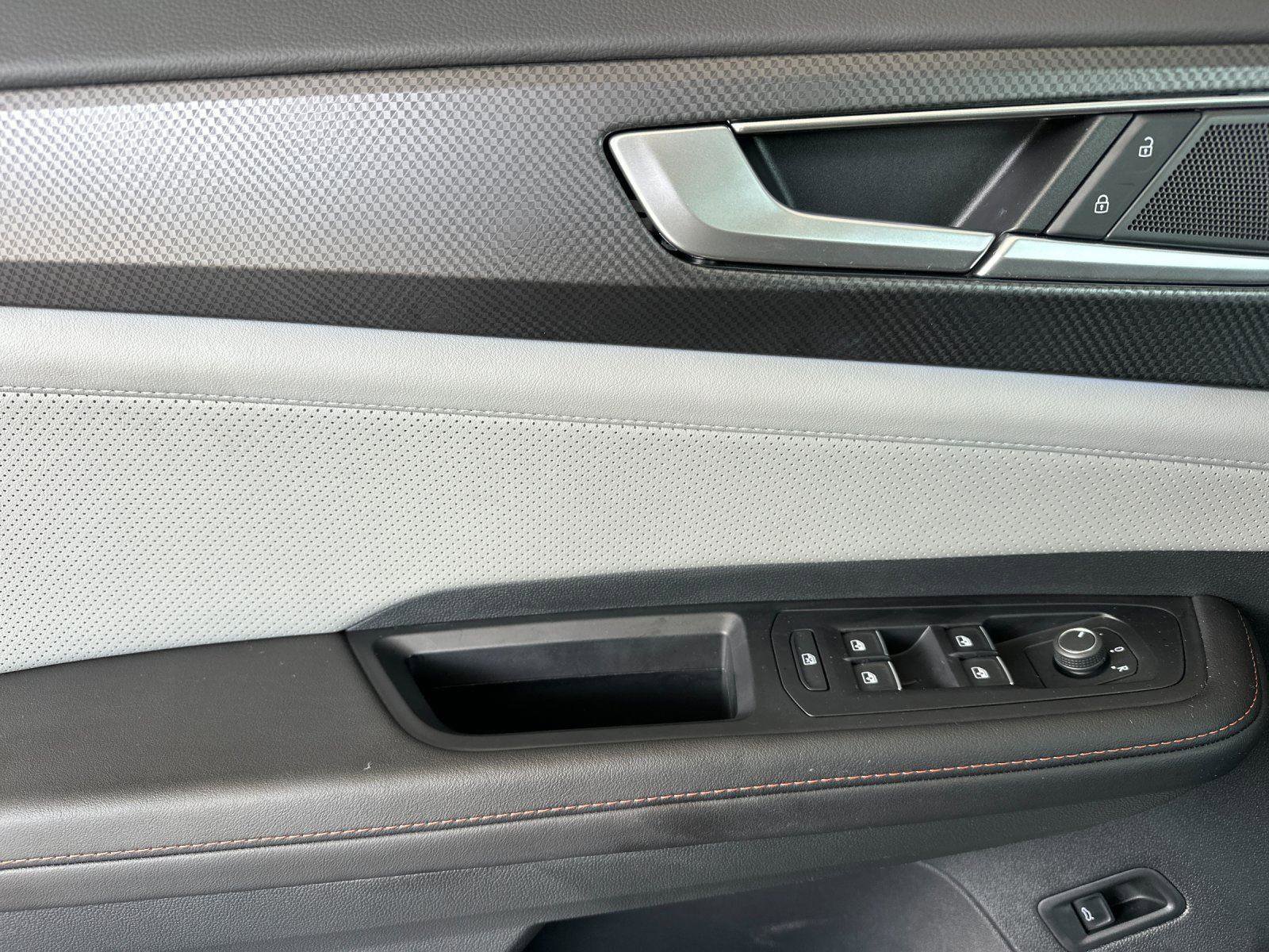 Used 2025 Volkswagen Atlas Peak Edition SE image 10